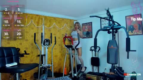 Snapshot of emmahills_sex chatting on 03/10/26, 01:27 Emma online show from 03/10/26, 01:27