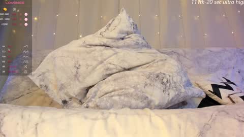 Snapshot of emmahotvibe chatting on 12/13/24, 04:11 emmahotvibe online show from 12/13/24, 04:11