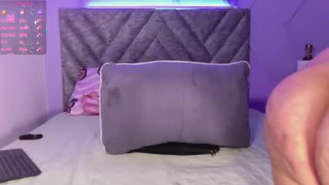  Emma  online show from 11/25/25, 04:23