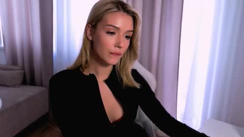 Emma online show from 03/17/26, 03:33