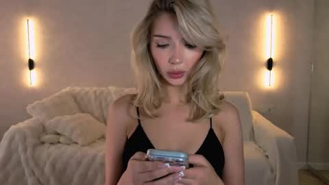 Emma online show from 05/05/26, 03:14