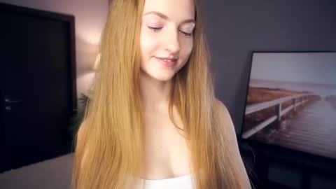 Snapshot of emmalaflame chatting on 10/25/25, 09:09 Emma day Wendy night online show from 10/25/25, 09:09