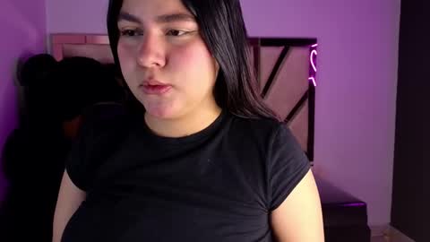 Snapshot of emmalee_a chatting on 12/29/24, 02:00 Emma online show from 12/29/24, 02:00