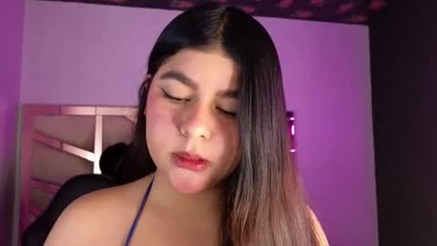 Snapshot of emmalee_a chatting on 01/04/25, 10:49 Emma online show from 01/04/25, 10:49