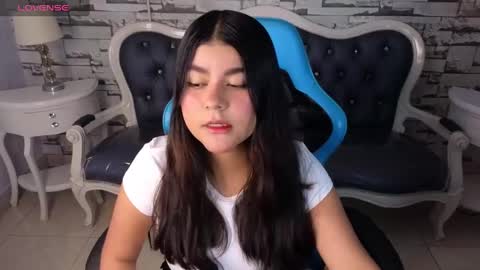 Snapshot of emmalee_a chatting on 01/24/25, 05:00 Emma online show from 01/24/25, 05:00