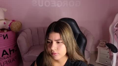 Snapshot of emmalee_a chatting on 02/20/25, 10:37 Emma online show from 02/20/25, 10:37