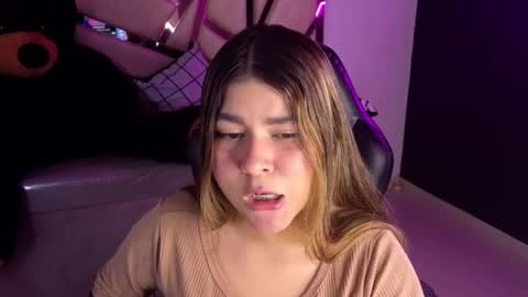 Snapshot of emmalee_a chatting on 02/21/25, 04:48 Emma online show from 02/21/25, 04:48