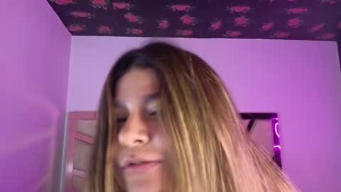 Snapshot of emmalee_a chatting on 02/24/25, 01:42 Emma online show from 02/24/25, 01:42