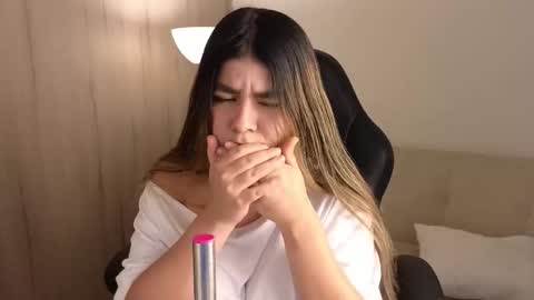 Snapshot of emmalee_a chatting on 10/14/25, 12:44 Emma online show from 10/14/25, 12:44