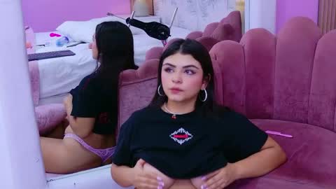 Snapshot of emmaleems chatting on 04/14/26, 06:14 Emma Lee online show from 04/14/26, 06:14