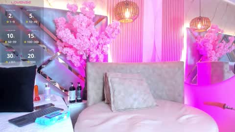 Snapshot of emmalove01 chatting on 02/09/26, 02:26 emmalove01 online show from 02/09/26, 02:26