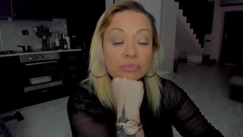 Snapshot of emmamaturre chatting on 11/22/25, 11:26 Emma online show from 11/22/25, 11:26