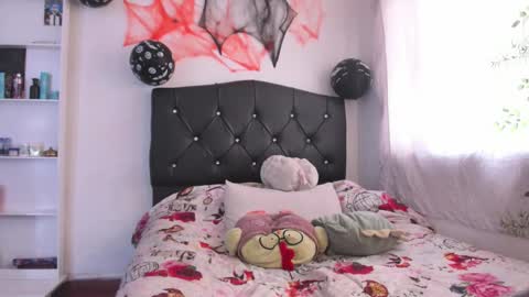 Emmantho online show from 10/20/25, 07:03