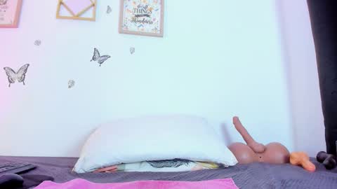 Snapshot of emmarogers_ chatting on 11/13/25, 02:49 Emma Rogers online show from 11/13/25, 02:49