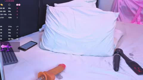 emmarouss1 online show from 04/01/26, 01:41