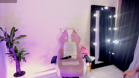 Emma Russell online show from 03/08/25, 02:40