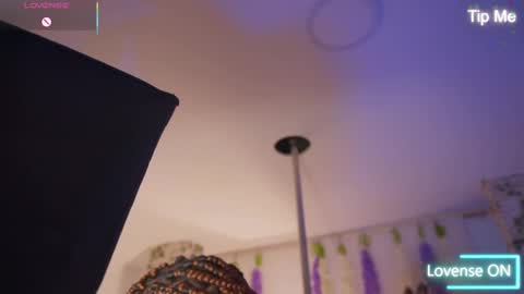 Snapshot of emmasanzoficial chatting on 11/14/25, 11:31 Sara online show from 11/14/25, 11:31