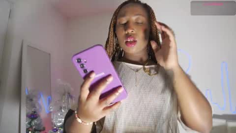 Snapshot of emmasanzoficial chatting on 12/01/25, 12:10 Sara online show from 12/01/25, 12:10