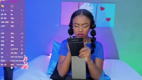 Snapshot of emmasmith06 chatting on 11/12/25, 05:35 Emma online show from 11/12/25, 05:35