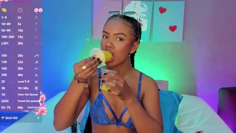 Snapshot of emmasmith06 chatting on 11/19/25, 06:08 Emma online show from 11/19/25, 06:08