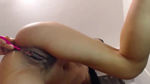 Snapshot of emmastward chatting on 02/06/25, 10:43 Emma online show from 02/06/25, 10:43