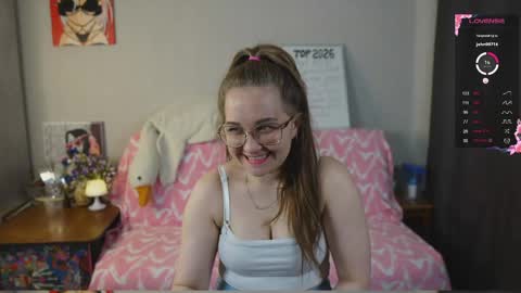 Snapshot of emmatiny chatting on 05/17/26, 06:26 Mia online show from 05/17/26, 06:26