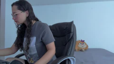 Emma Torres online show from 12/19/24, 10:00