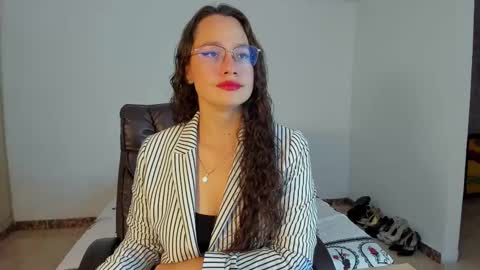 Emma Torres online show from 03/11/25, 09:04