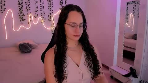 Emma Torres online show from 10/15/25, 02:17