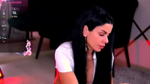 Snapshot of emmavayne chatting on 11/26/25, 07:48 Emma online show from 11/26/25, 07:48