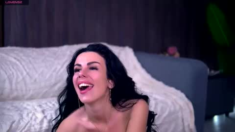 Snapshot of emmavayne chatting on 12/19/25, 09:11 Emma online show from 12/19/25, 09:11