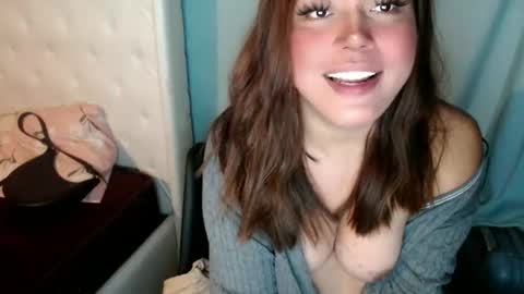 Snapshot of emmawatsoons chatting on 11/06/25, 09:26 YourDreamGirl Emma online show from 11/06/25, 09:26