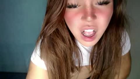 Snapshot of emmawatsoons chatting on 11/18/25, 11:48 YourDreamGirl Emma online show from 11/18/25, 11:48