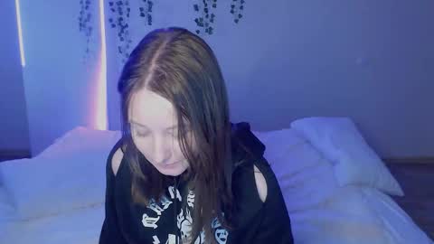 Snapshot of emmawise221 chatting on 09/13/25, 12:16 Emma online show from 09/13/25, 12:16