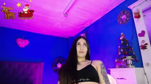 Snapshot of emmaxx7 chatting on 12/16/24, 11:07 Emma online show from 12/16/24, 11:07