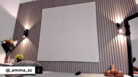emmazc_ online show from 10/10/25, 08:19