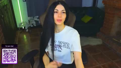 Mia online show from 09/29/25, 08:57