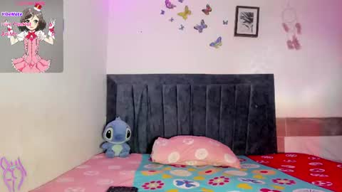 Snapshot of emmie_bunny chatting on 08/10/26, 12:36 Emmie online show from 08/10/26, 12:36