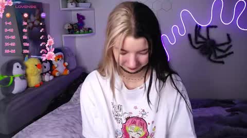 emmie_everly online show from 04/12/26, 07:19