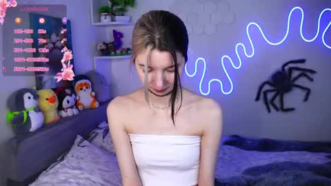 Snapshot of emmie_everly chatting on 05/14/26, 08:37 emmie_everly online show from 05/14/26, 08:37