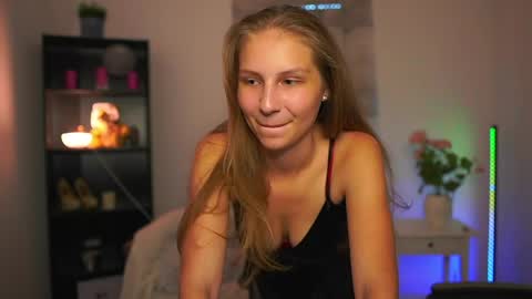 Snapshot of emmie_murray chatting on 06/10/26, 01:32 Emmie online show from 06/10/26, 01:32