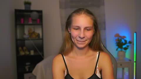 Snapshot of emmie_murray chatting on 06/17/26, 07:04 Emmie online show from 06/17/26, 07:04