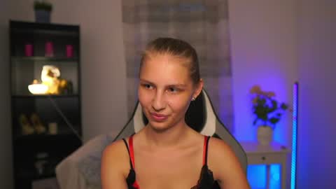 Snapshot of emmie_murray chatting on 06/18/26, 06:45 Emmie online show from 06/18/26, 06:45