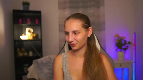 Snapshot of emmie_murray chatting on 06/25/26, 06:56 Emmie online show from 06/25/26, 06:56