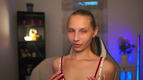 Snapshot of emmie_murray chatting on 06/28/26, 02:12 Emmie online show from 06/28/26, 02:12