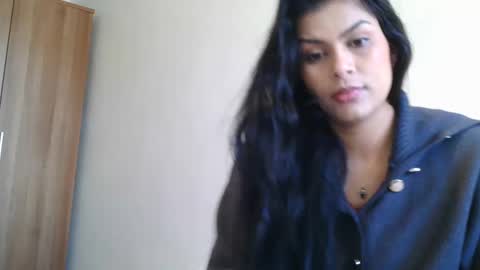 Snapshot of emmie_xxx chatting on 12/09/24, 10:43 emmie online show from 12/09/24, 10:43