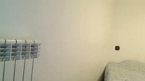 Snapshot of emmie_xxx chatting on 12/10/24, 08:19 emmie online show from 12/10/24, 08:19