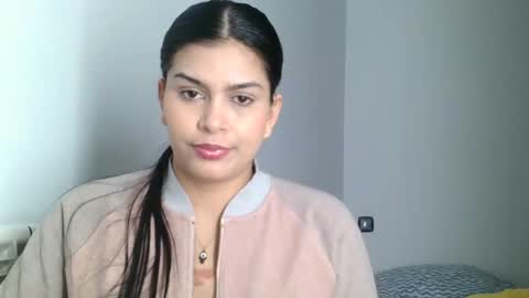 Snapshot of emmie_xxx chatting on 12/16/24, 01:54 emmie online show from 12/16/24, 01:54