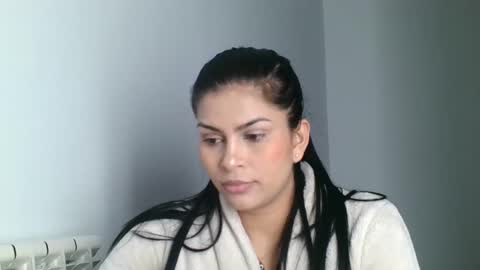 Snapshot of emmie_xxx chatting on 12/19/24, 01:18 emmie online show from 12/19/24, 01:18
