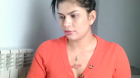 Snapshot of emmie_xxx chatting on 02/08/25, 03:42 emmie online show from 02/08/25, 03:42